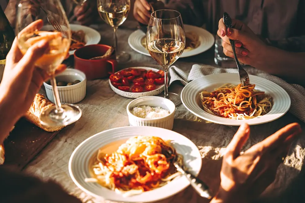 Cena 10 alimentos que nunca debe comer por la noche