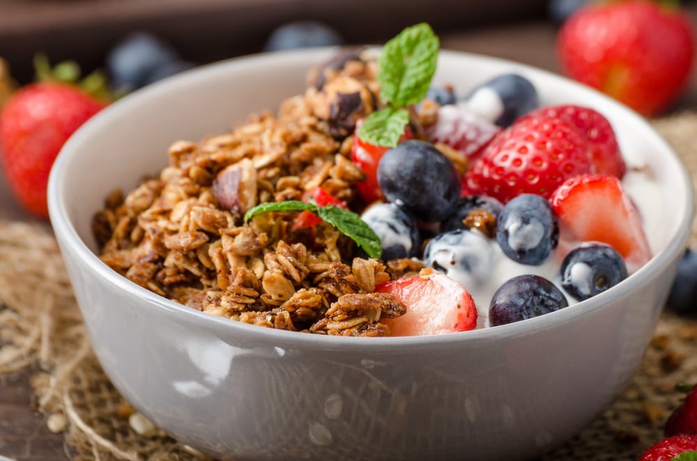 Granola, Yogurt and Blueberries, healthy breakfast recipe
