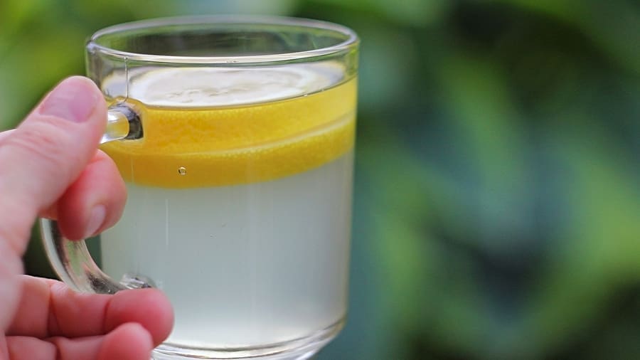 1日の始まりにお湯を飲むべき？