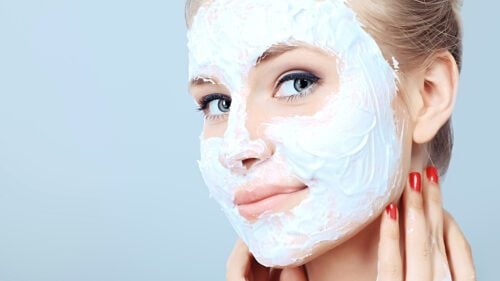 Une peau éclatante vous attend : Recettes de masques faciles pour tout type de peau